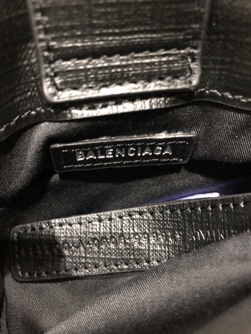 Ba1en*iaga shopping bags